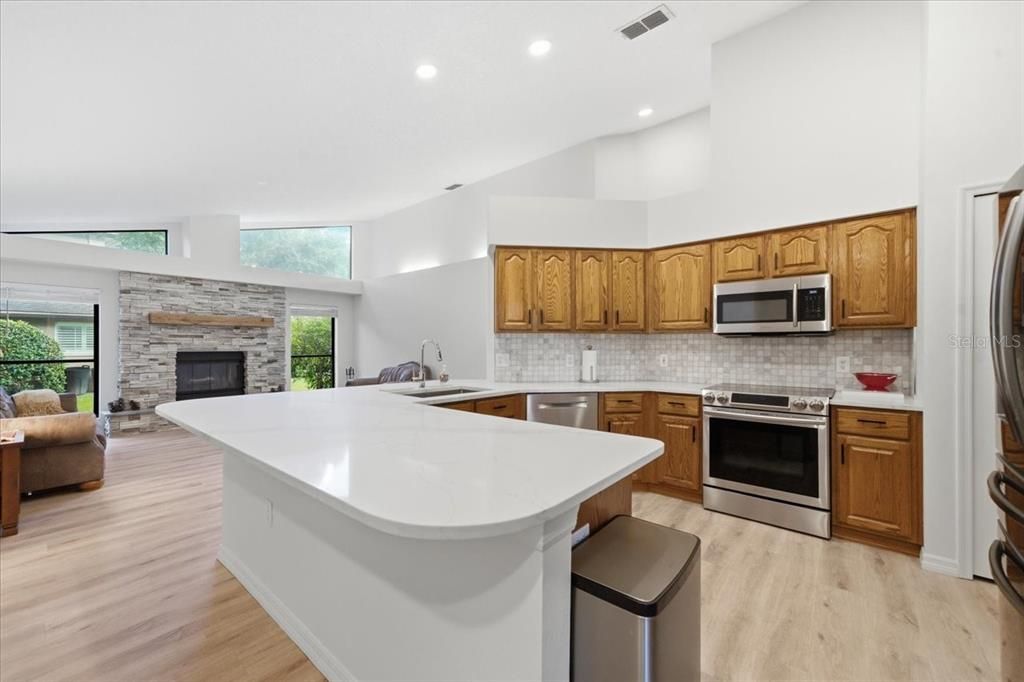 Activo con contrato: $849,000 (4 camas, 3 baños, 2575 Pies cuadrados)