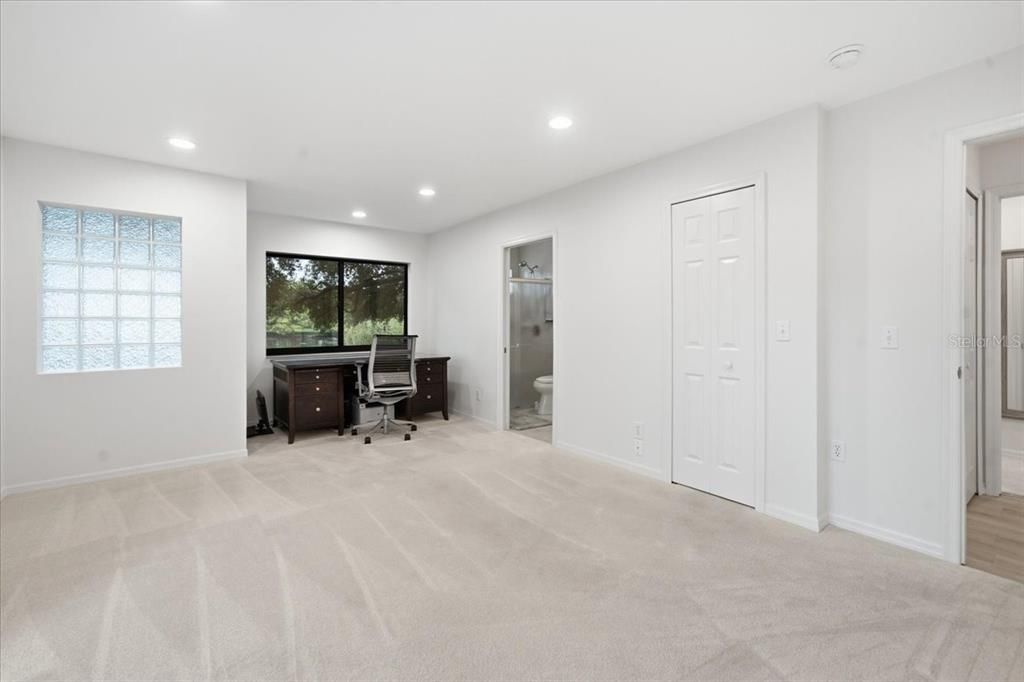 Activo con contrato: $849,000 (4 camas, 3 baños, 2575 Pies cuadrados)