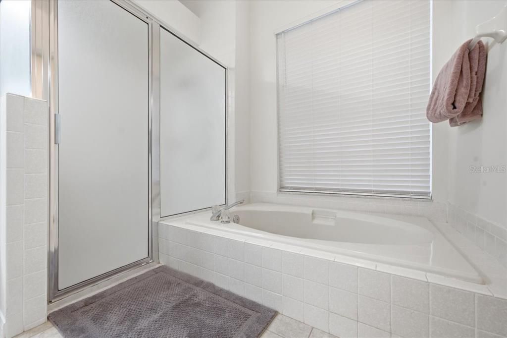 Activo con contrato: $849,000 (4 camas, 3 baños, 2575 Pies cuadrados)