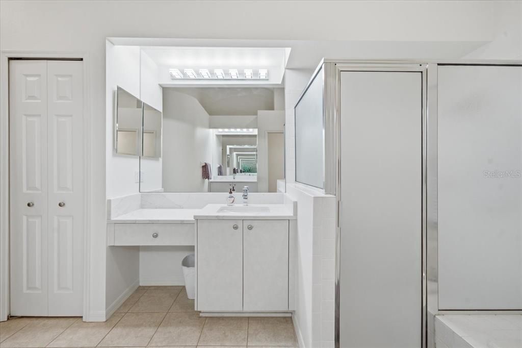Activo con contrato: $849,000 (4 camas, 3 baños, 2575 Pies cuadrados)