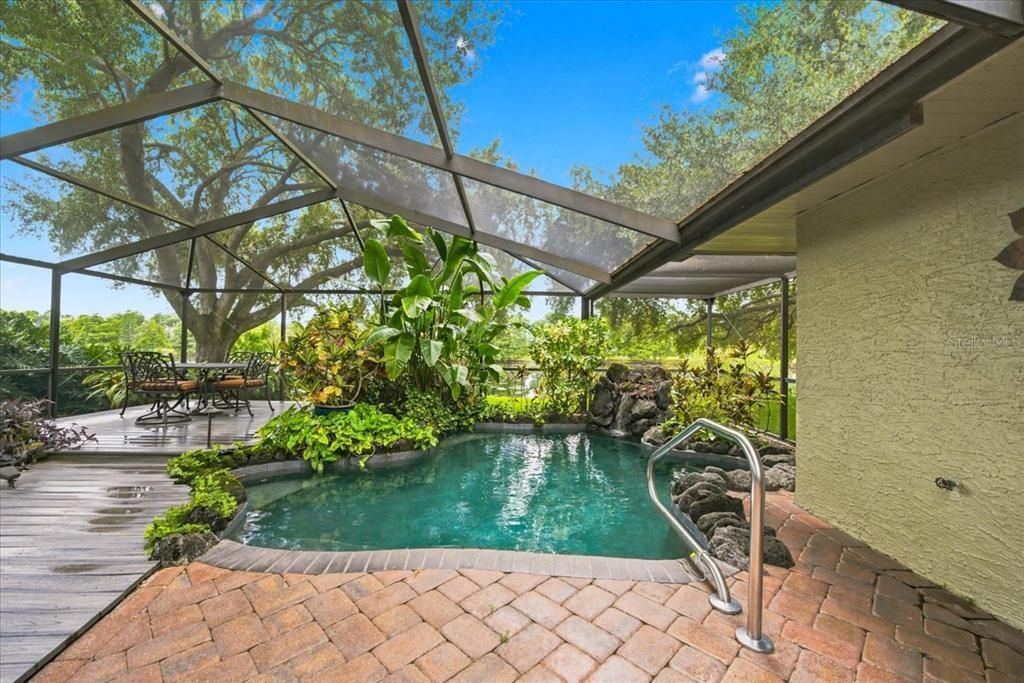Activo con contrato: $849,000 (4 camas, 3 baños, 2575 Pies cuadrados)