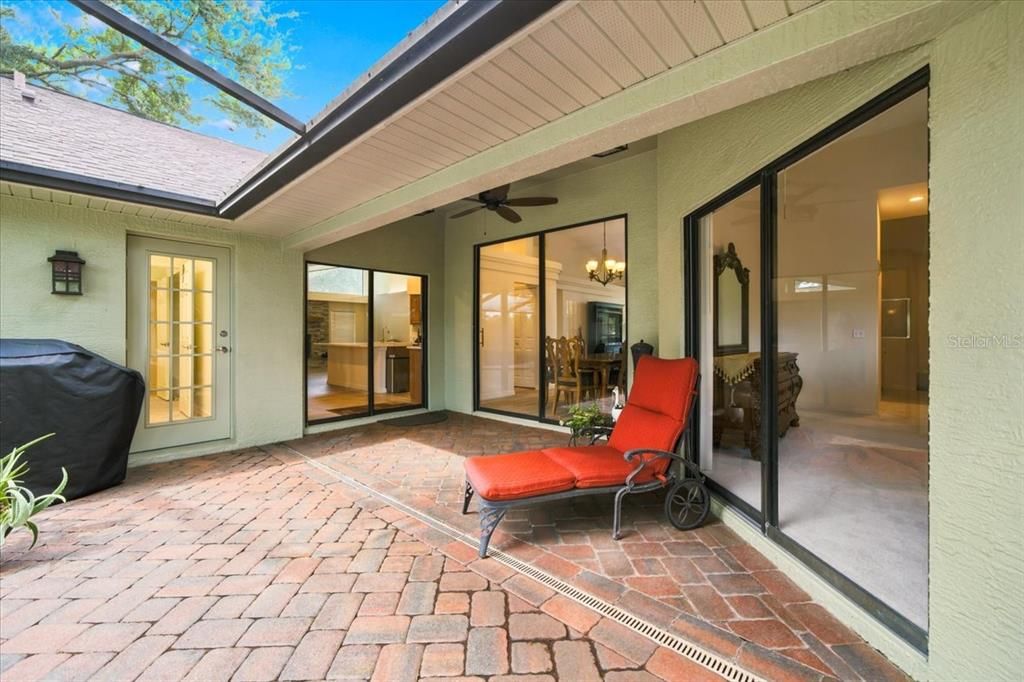 Activo con contrato: $849,000 (4 camas, 3 baños, 2575 Pies cuadrados)