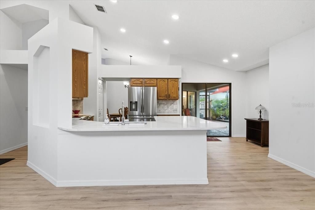Activo con contrato: $849,000 (4 camas, 3 baños, 2575 Pies cuadrados)