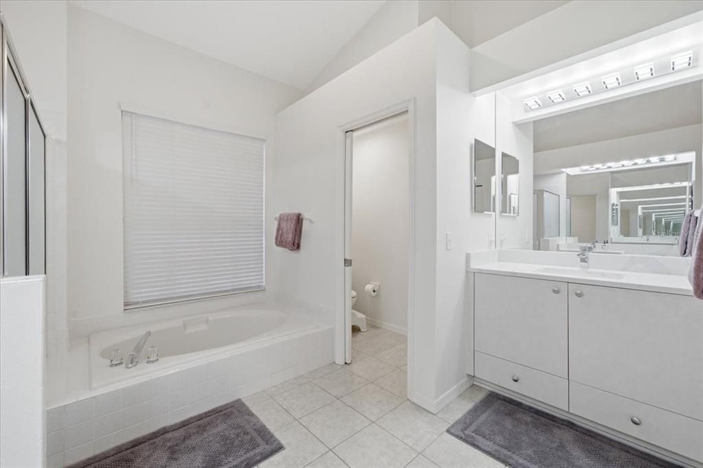 Activo con contrato: $849,000 (4 camas, 3 baños, 2575 Pies cuadrados)