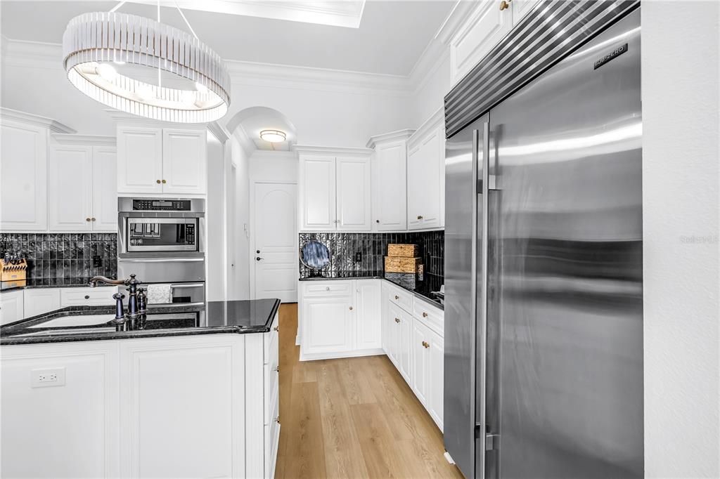 На продажу: $2,999,950 (4 спален, 5 ванн, 3575 Квадратных фут)