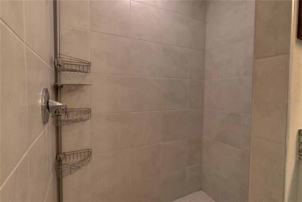 На продажу: $379,900 (4 спален, 2 ванн, 1824 Квадратных фут)