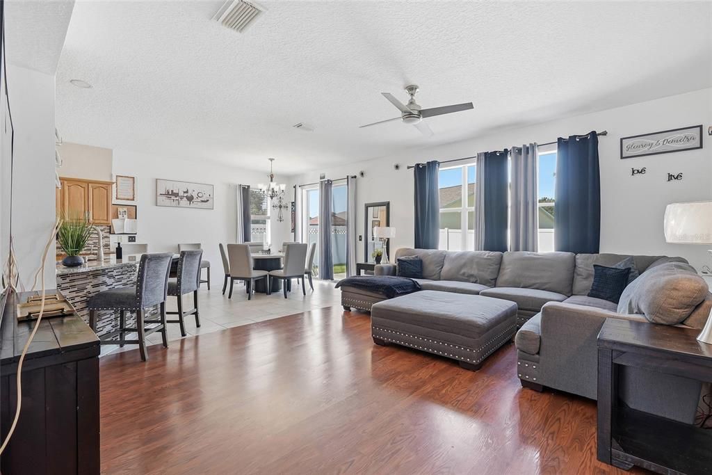 En Venta: $475,000 (5 camas, 3 baños, 3510 Pies cuadrados)