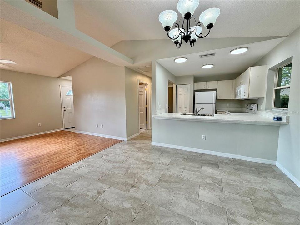 For Sale: $265,000 (3 beds, 2 baths, 1282 Square Feet)