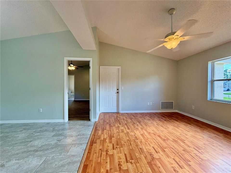 For Sale: $265,000 (3 beds, 2 baths, 1282 Square Feet)