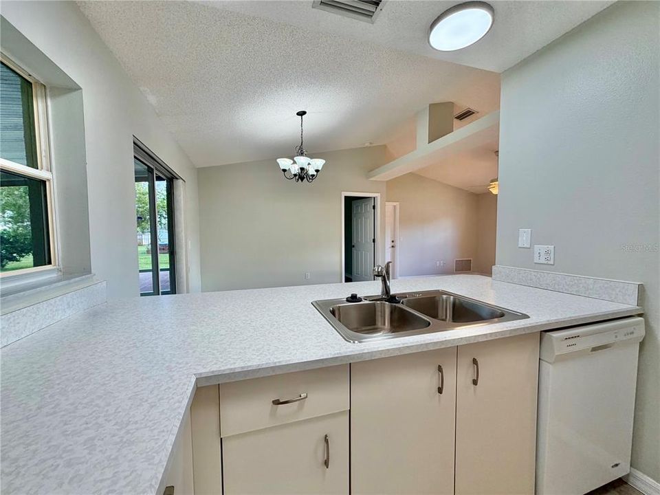 For Sale: $265,000 (3 beds, 2 baths, 1282 Square Feet)