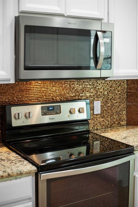 For Rent: $2,950 (3 beds, 2 baths, 1956 Square Feet)