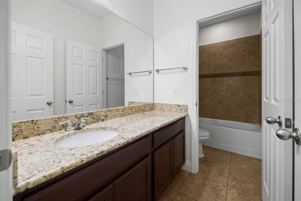 For Rent: $2,950 (3 beds, 2 baths, 1956 Square Feet)