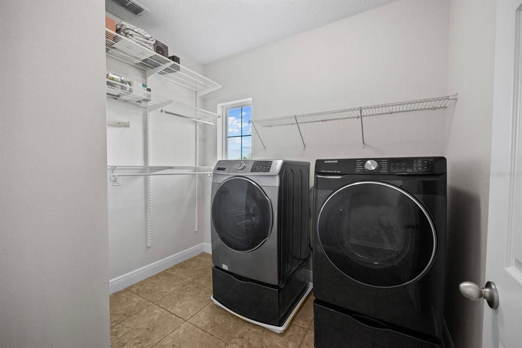 For Rent: $2,950 (3 beds, 2 baths, 1956 Square Feet)