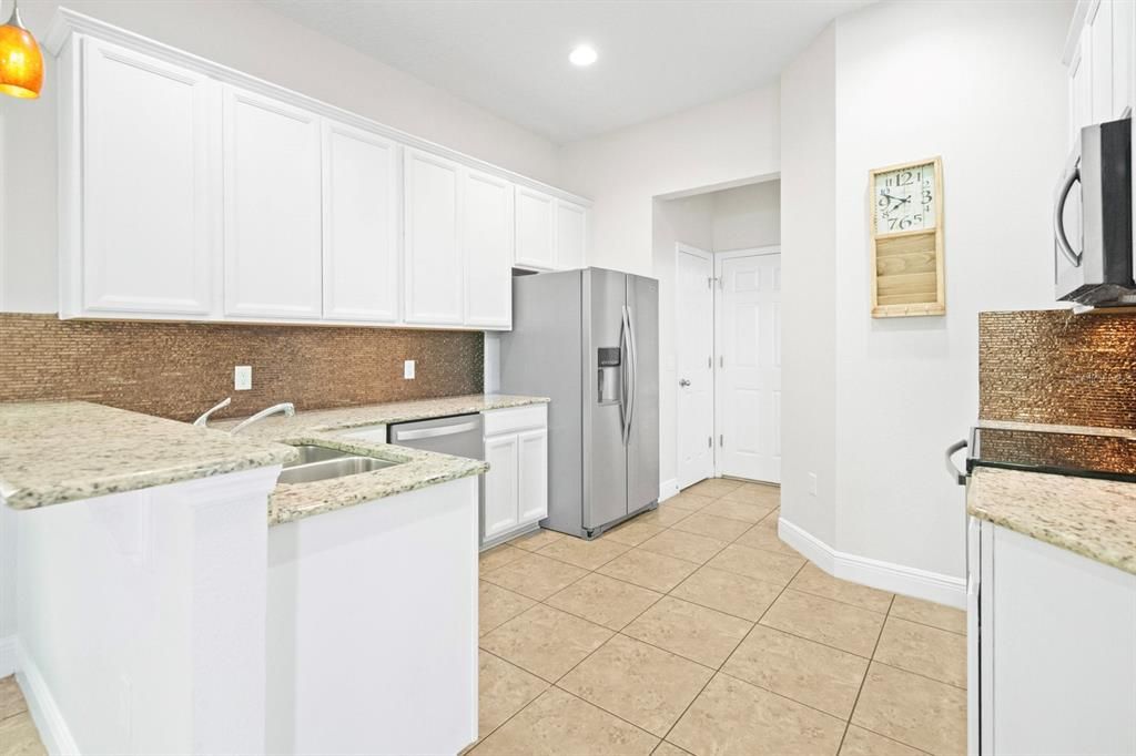 For Rent: $2,950 (3 beds, 2 baths, 1956 Square Feet)