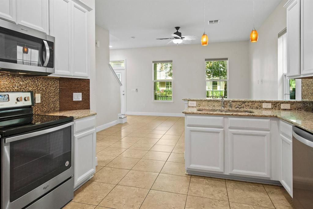 For Rent: $2,950 (3 beds, 2 baths, 1956 Square Feet)