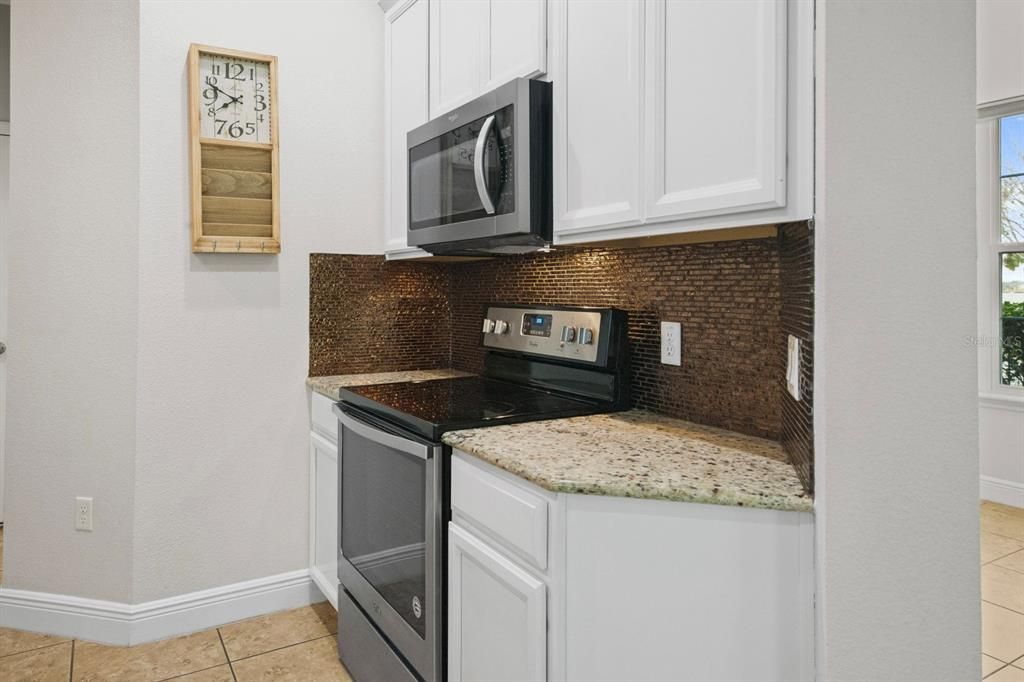 For Rent: $2,950 (3 beds, 2 baths, 1956 Square Feet)