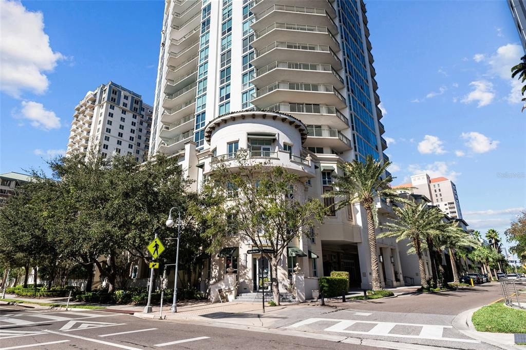 For Sale: $1,599,000 (2 beds, 2 baths, 2636 Square Feet)