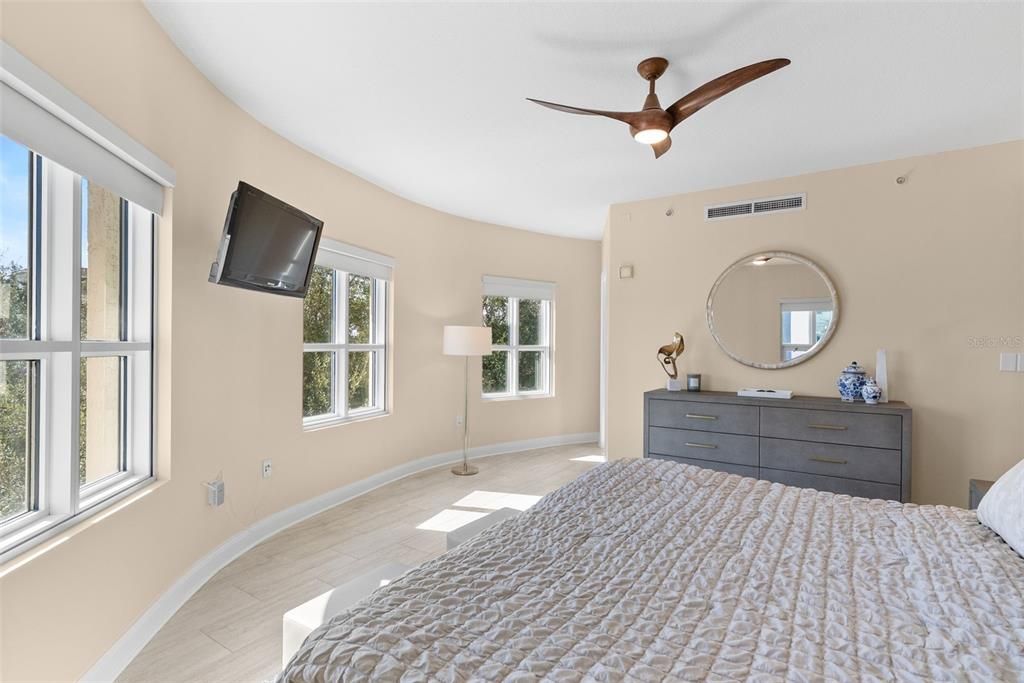 For Sale: $1,599,000 (2 beds, 2 baths, 2636 Square Feet)