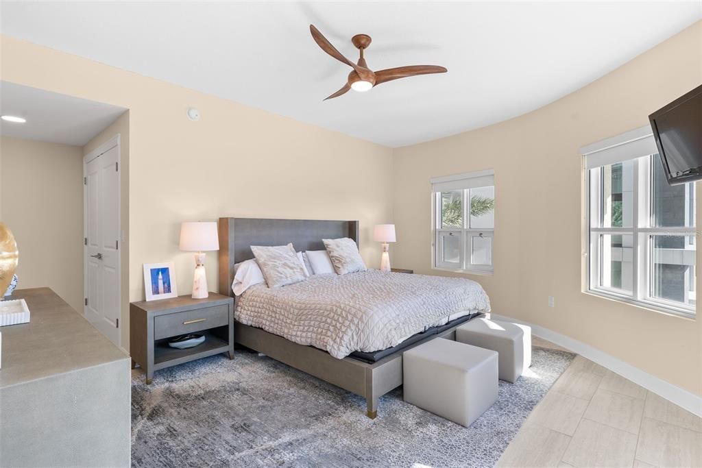 For Sale: $1,599,000 (2 beds, 2 baths, 2636 Square Feet)