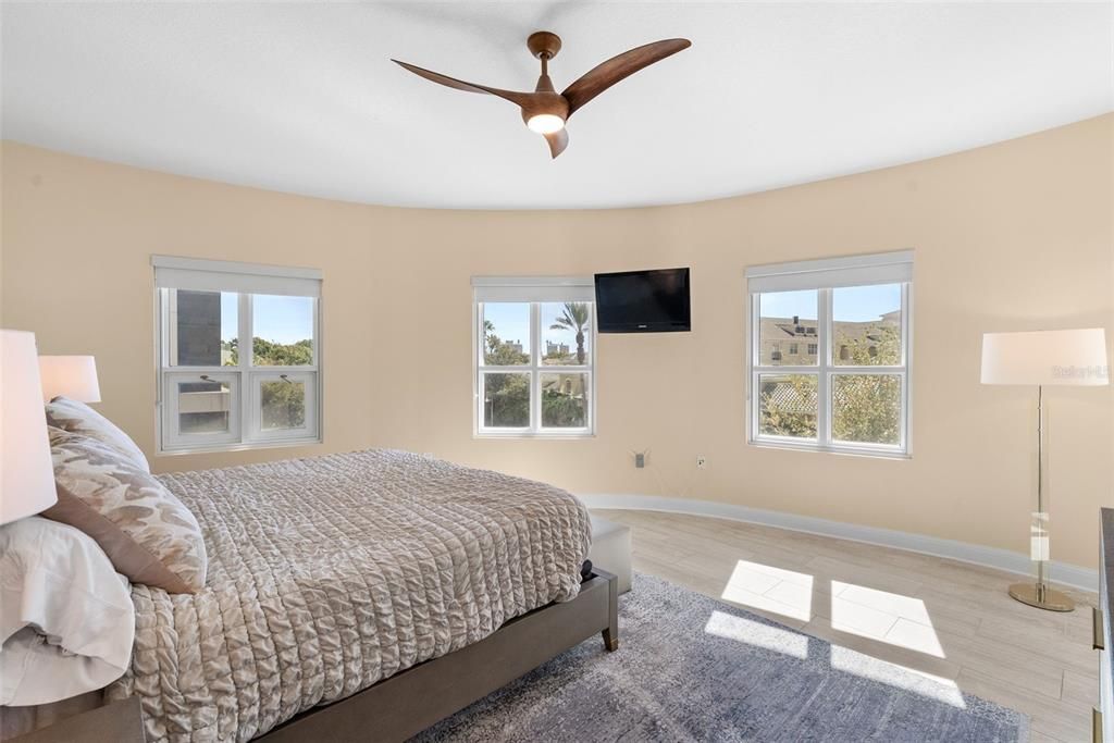For Sale: $1,599,000 (2 beds, 2 baths, 2636 Square Feet)