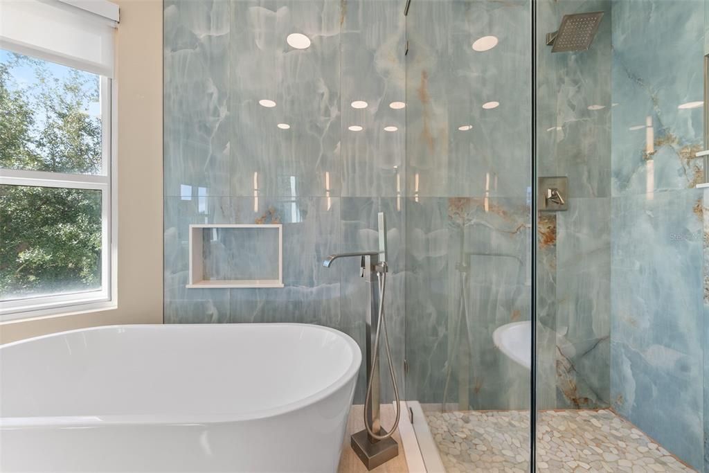 For Sale: $1,599,000 (2 beds, 2 baths, 2636 Square Feet)