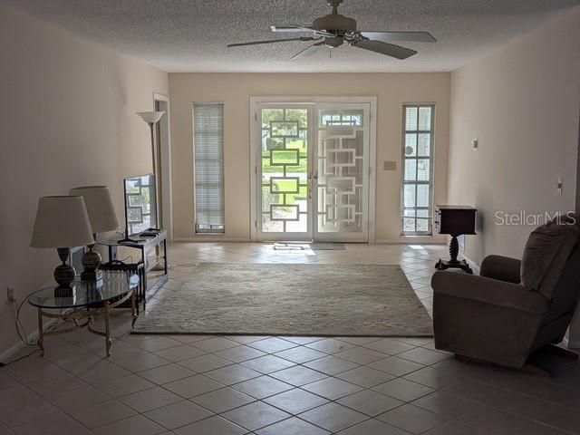 En Venta: $299,900 (2 camas, 2 baños, 1768 Pies cuadrados)