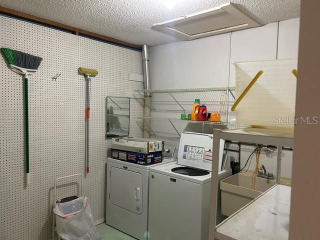 En Venta: $299,900 (2 camas, 2 baños, 1768 Pies cuadrados)