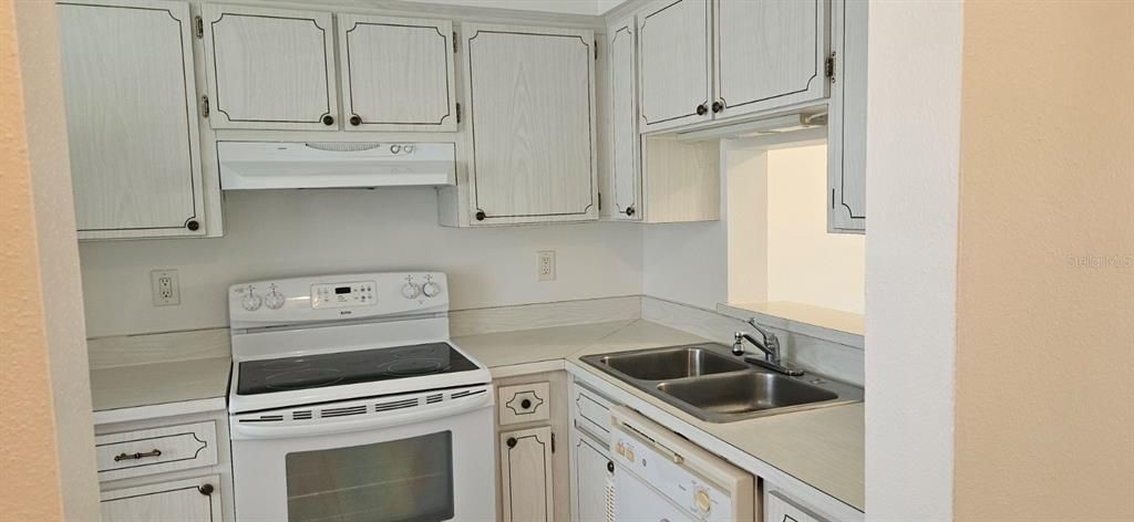 For Sale: $115,000 (1 beds, 1 baths, 645 Square Feet)