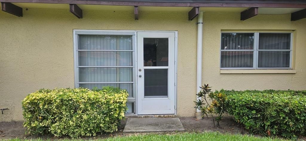 For Sale: $115,000 (1 beds, 1 baths, 645 Square Feet)