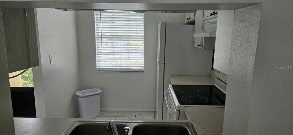 For Sale: $115,000 (1 beds, 1 baths, 645 Square Feet)