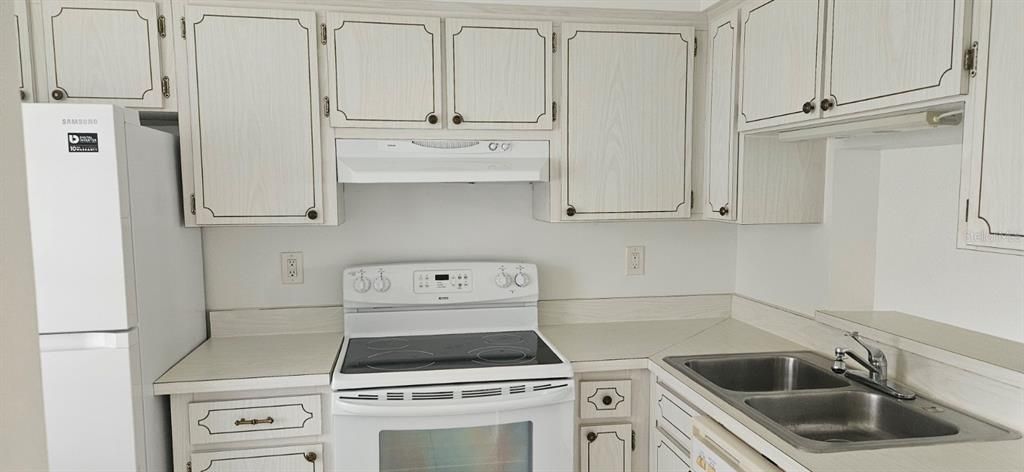 For Sale: $115,000 (1 beds, 1 baths, 645 Square Feet)
