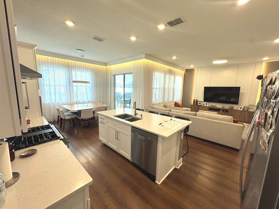 For Sale: $799,000 (4 beds, 3 baths, 2832 Square Feet)