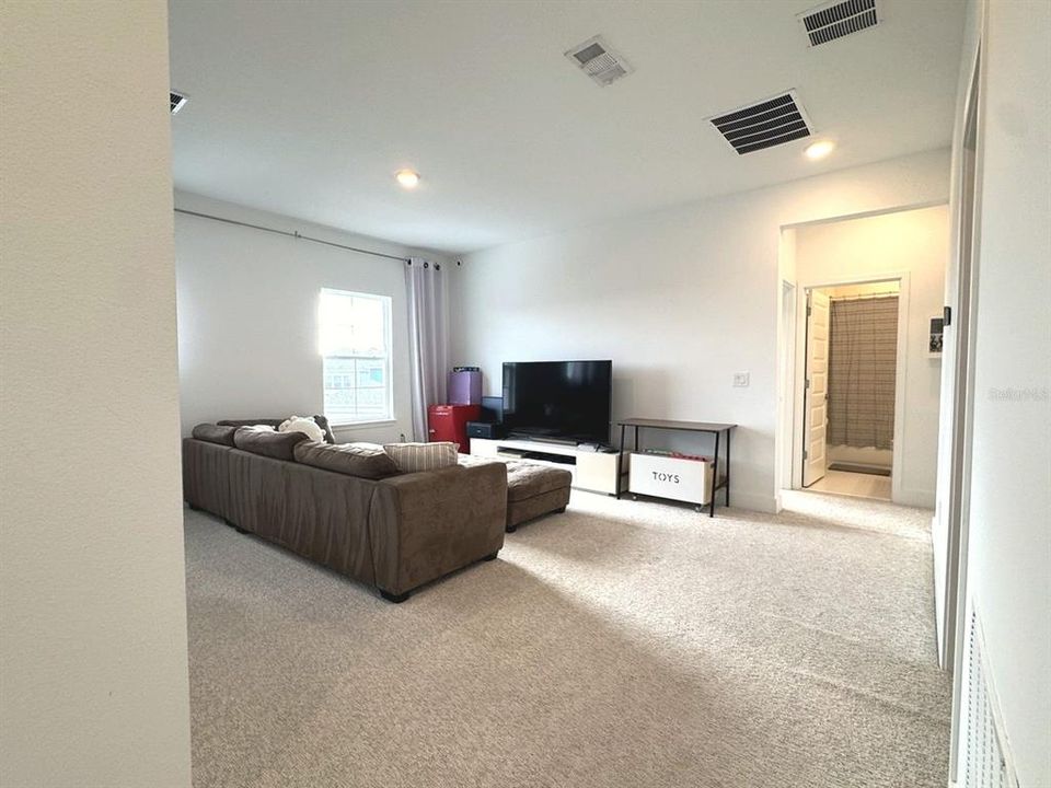 For Sale: $799,000 (4 beds, 3 baths, 2832 Square Feet)