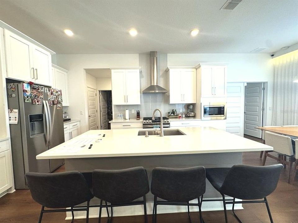 For Sale: $799,000 (4 beds, 3 baths, 2832 Square Feet)
