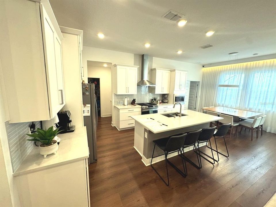 For Sale: $799,000 (4 beds, 3 baths, 2832 Square Feet)