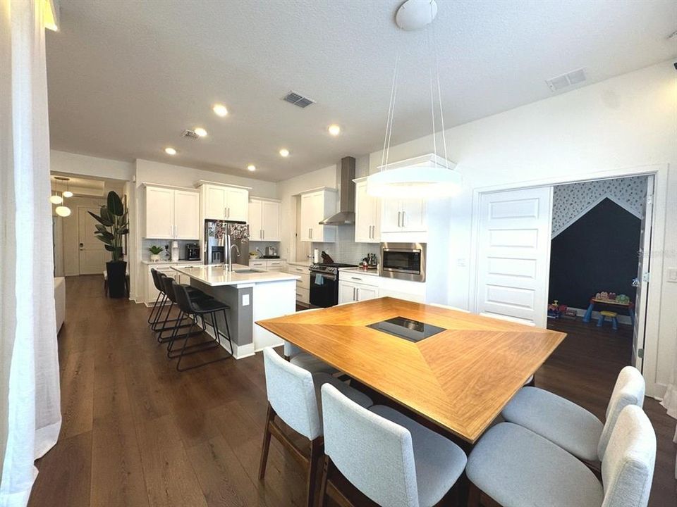 For Sale: $799,000 (4 beds, 3 baths, 2832 Square Feet)