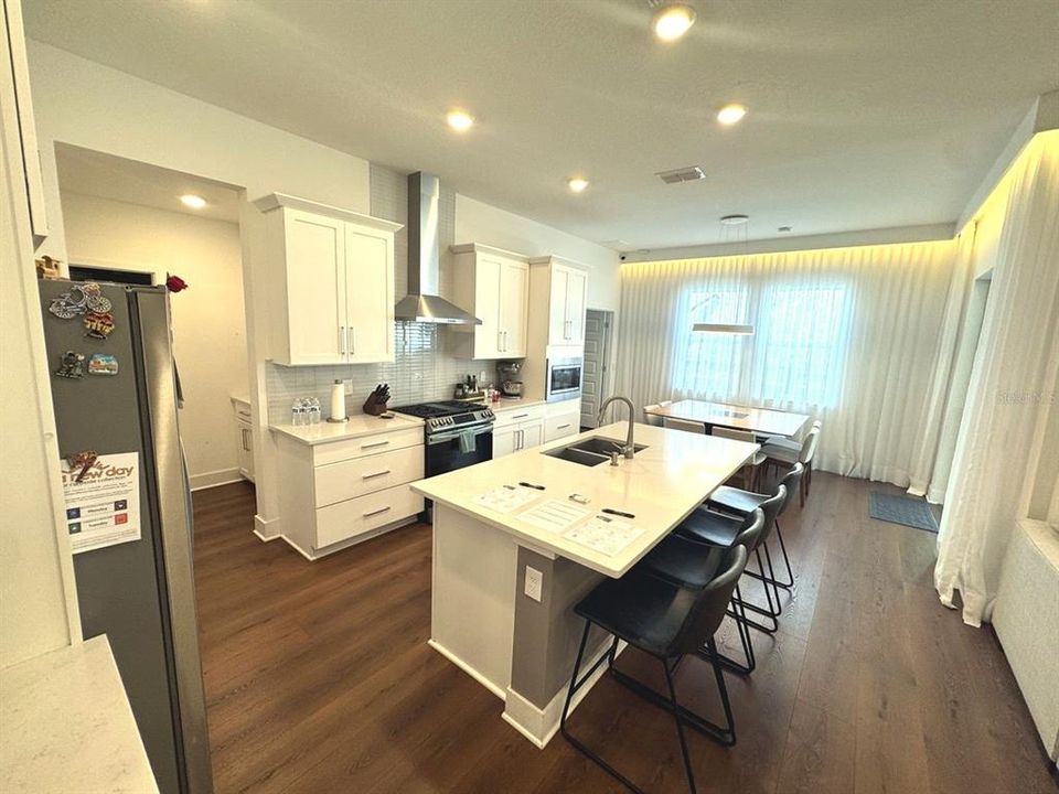 For Sale: $799,000 (4 beds, 3 baths, 2832 Square Feet)