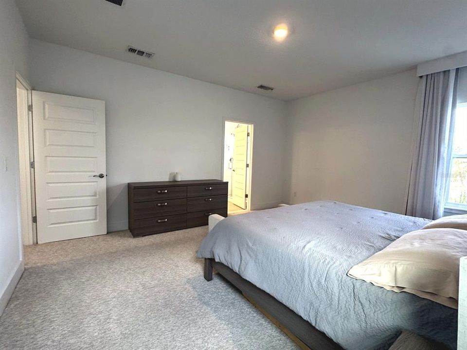 For Sale: $799,000 (4 beds, 3 baths, 2832 Square Feet)