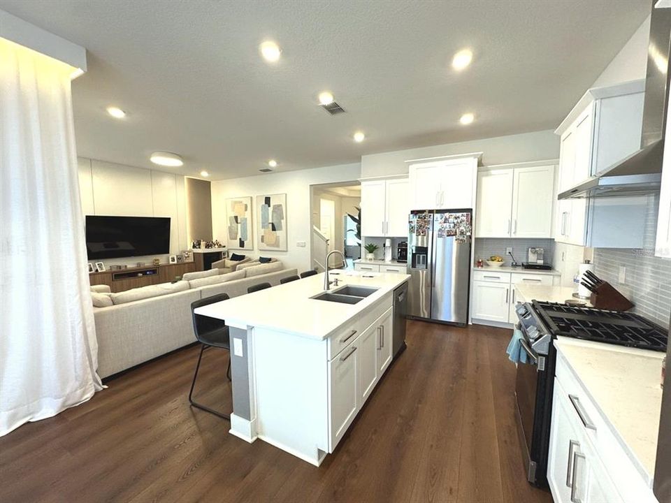 For Sale: $799,000 (4 beds, 3 baths, 2832 Square Feet)