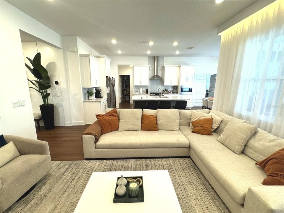For Sale: $799,000 (4 beds, 3 baths, 2832 Square Feet)