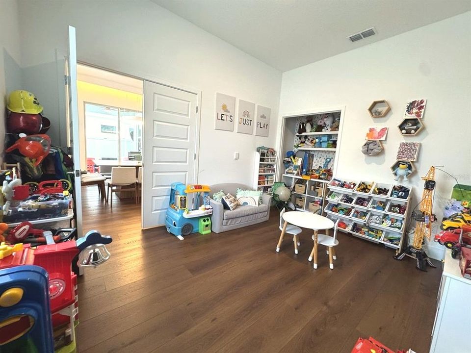For Sale: $799,000 (4 beds, 3 baths, 2832 Square Feet)