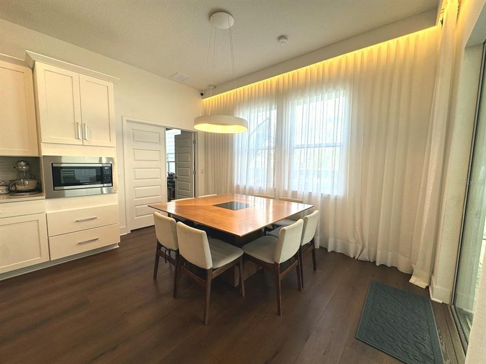 For Sale: $799,000 (4 beds, 3 baths, 2832 Square Feet)