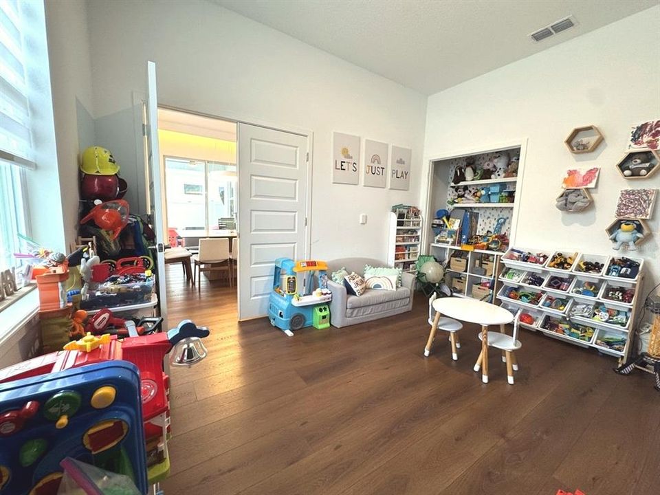 For Sale: $799,000 (4 beds, 3 baths, 2832 Square Feet)