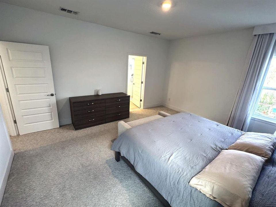 For Sale: $799,000 (4 beds, 3 baths, 2832 Square Feet)