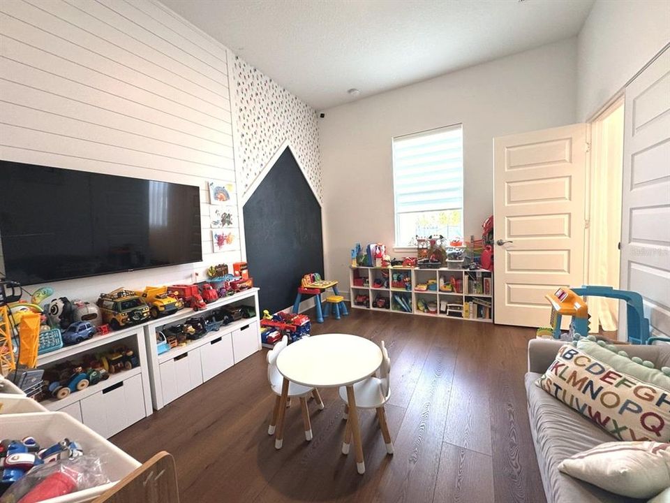 For Sale: $799,000 (4 beds, 3 baths, 2832 Square Feet)
