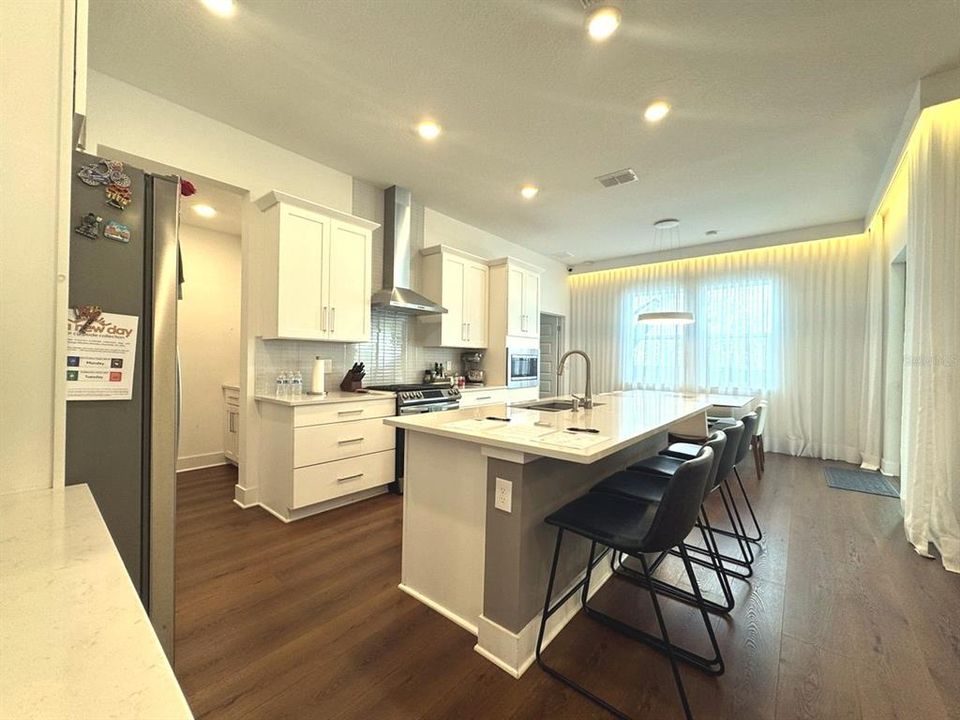 For Sale: $799,000 (4 beds, 3 baths, 2832 Square Feet)