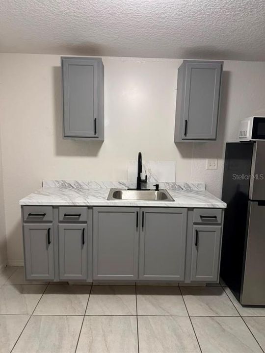 For Rent: $1,400 (1 beds, 1 baths, 1401 Square Feet)