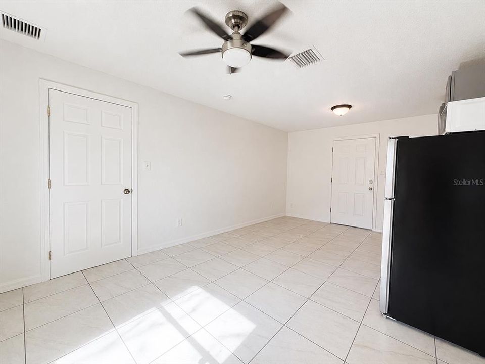 For Rent: $1,400 (1 beds, 1 baths, 1401 Square Feet)