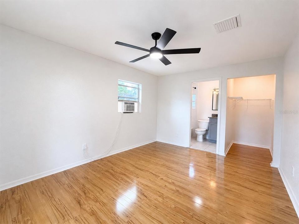 For Rent: $1,400 (1 beds, 1 baths, 1401 Square Feet)