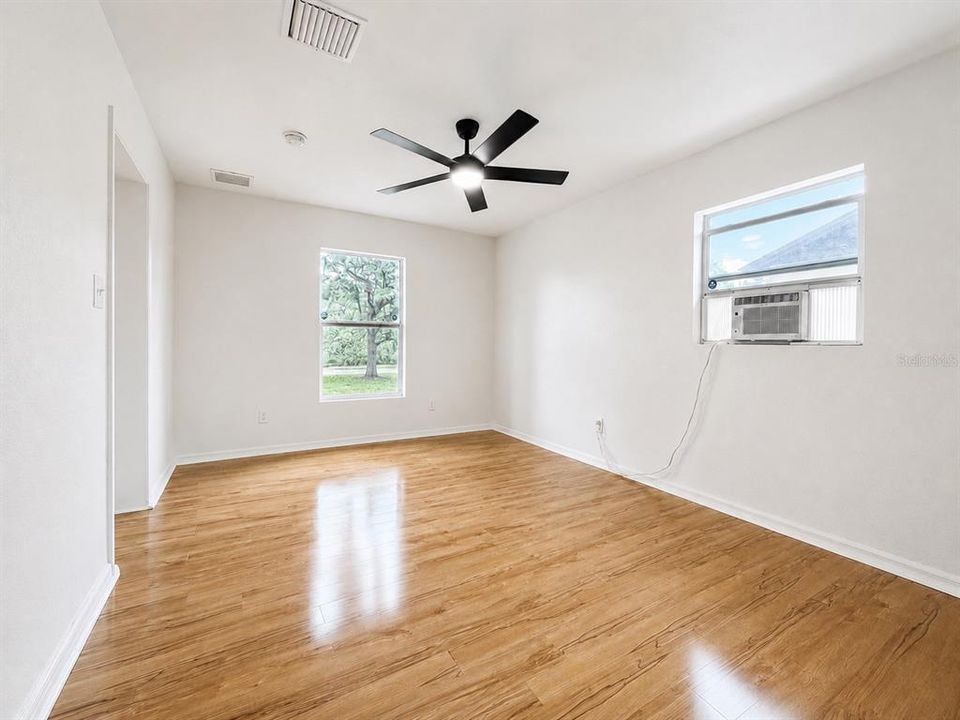 For Rent: $1,400 (1 beds, 1 baths, 1401 Square Feet)